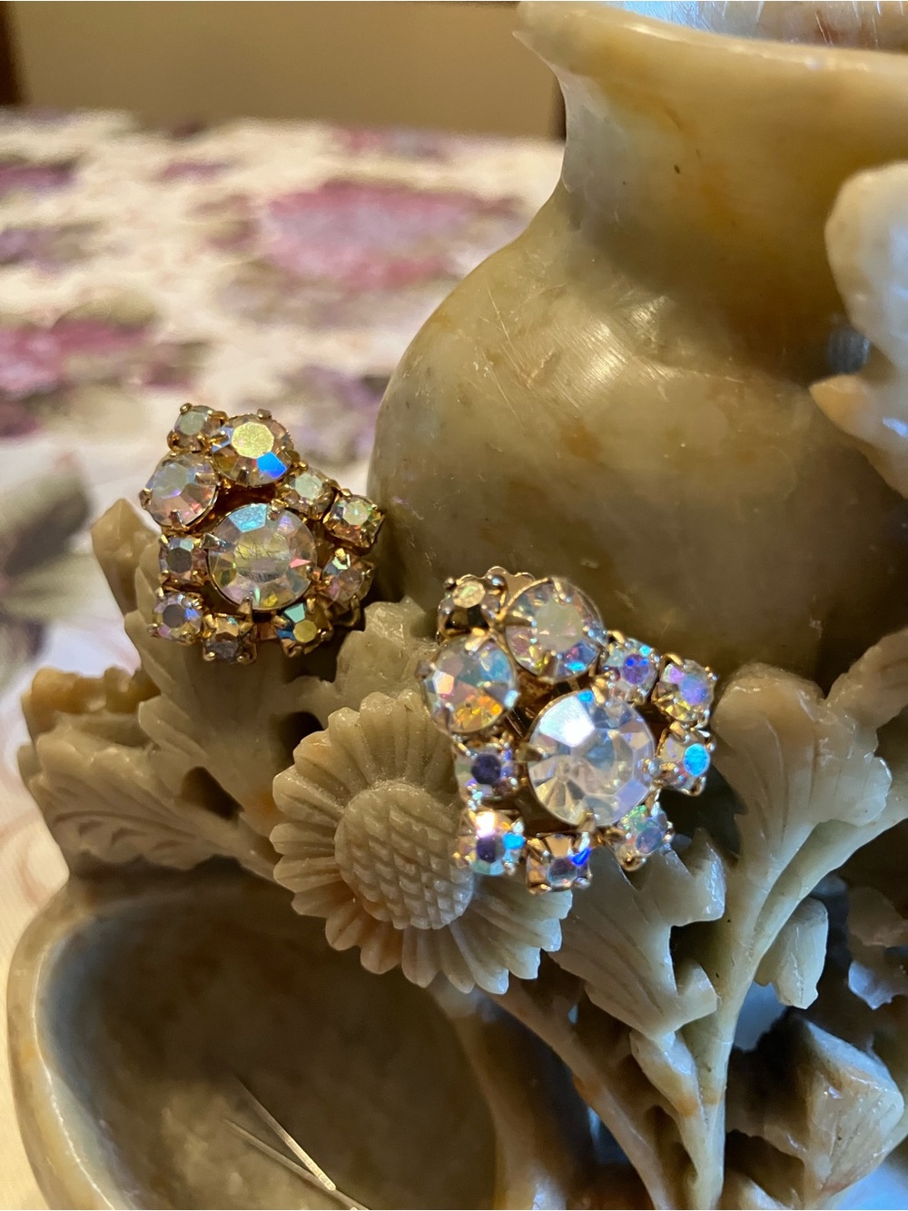 Clip Earrings 1” Aurora BOREALIS - Picture 5 of 7